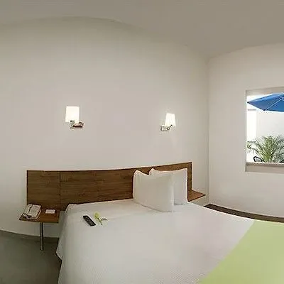 One 3* Playa del Carmen